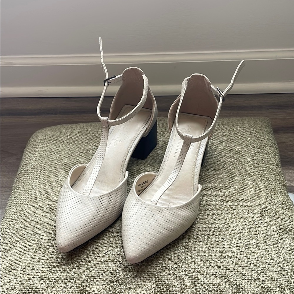 CREME HEELS WITH STRAPS